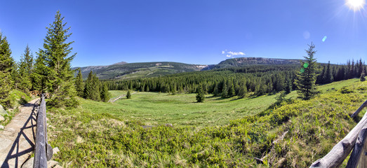 Śnieżka - Karkonosze - Sudety - Góry © sanzios