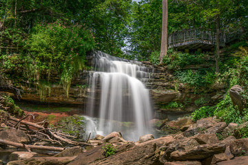 Obraz premium Water flows over Great Falls