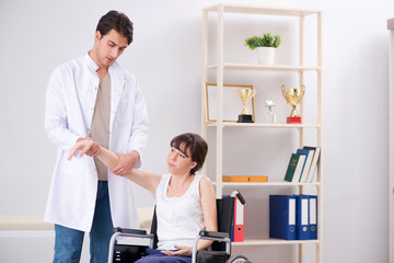 Obraz premium Patient recovering in hospital after injury trauma