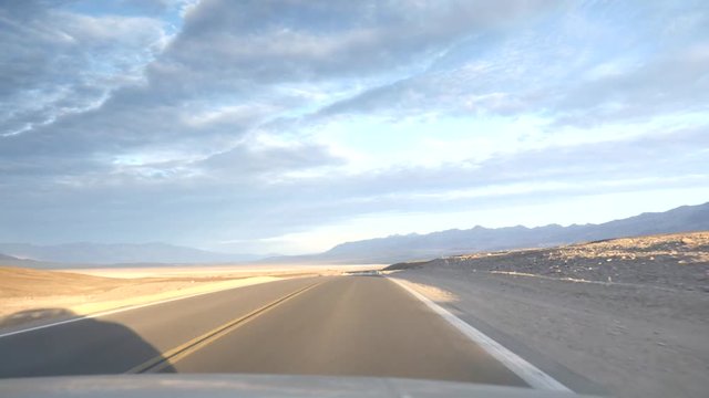 route dans le d&eacute;sert de Death Valley