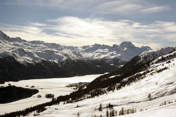 Fototapeta premium A beautiful view of the snow covered landscape and mountains in the alps switzerland