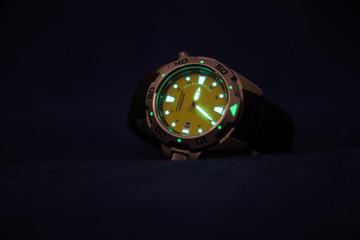 Wristwatch with glowing tags