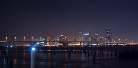 Fototapeta na wymiar Abu Dhabi city at night