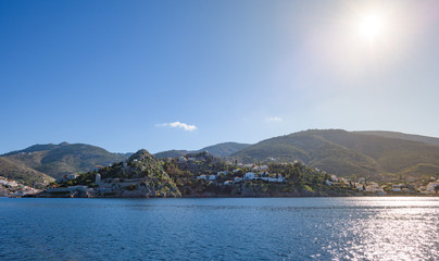 Fototapeta premium Hydra Island main harbour, seen from the sea, with traditional houses and hills, in Argolid Sea, Greece.