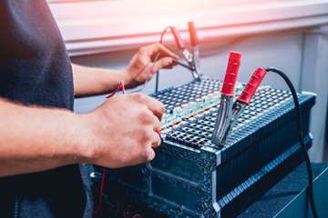 Charging the batteries of the elecric motor. Disassembling the battery of an electric vehicle engine