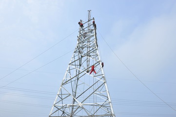 Pylon construction workers