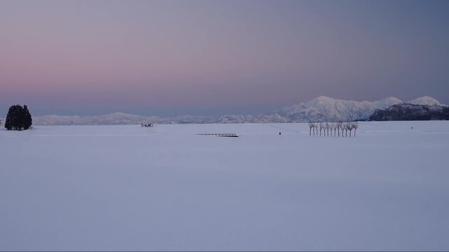 新潟県小千谷の池ヶ原のはさ木夕暮れのタイムラプス