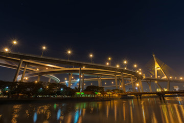 Obraz premium Bhumibol Bridge (Industrial Ring Road Bridge) in Bangkok ,Thailand with twilight background