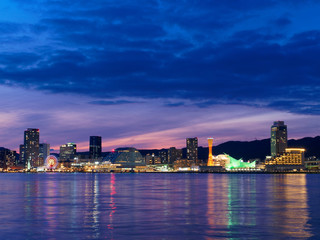 Naklejka na ściany i meble 神戸港 ポートアイランドから見る中突堤の夜景