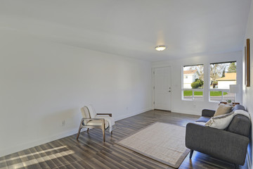 White entrance room with comfortable tufted sofa