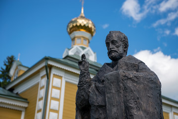 Obraz premium Monument to St. Nicholas the Wonderworker. Volgoverkhovye Olginsky convent. Tver Region. Source Volga river