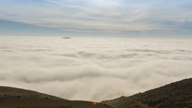 Dumanlı Tepelerin Sislerle M&uuml;cadelesi