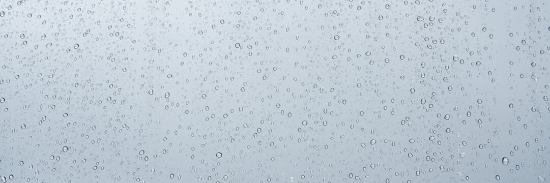 Glasscheibe mit Wassertropfen