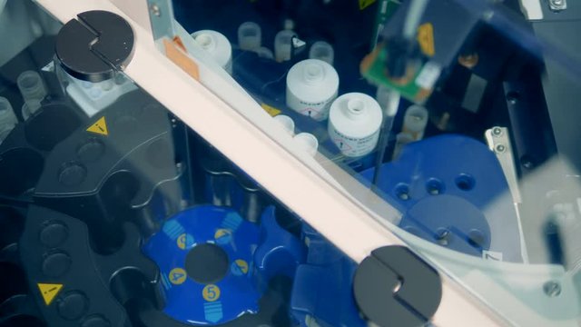 A top view on a rotating sample holder during chemical test. 