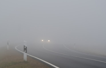 landstraße, verkehr, dichter nebel