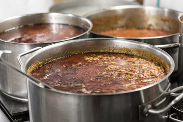 Meat sauce preparation, ragout ragù