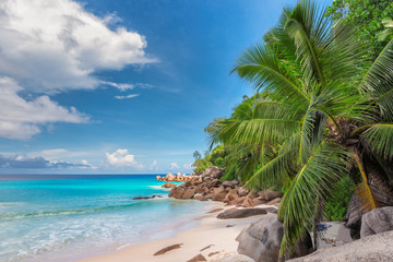 Beautiful sunny tropical beach on the paradise island, Seychelles. Summer vacation and holiday travel concept.  - obrazy, fototapety, plakaty