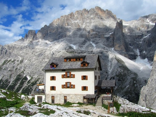 Zsigmondyhütte, Rifugio Zsigmondy Comici, ist eine Schutzhütte, Sextner Dolomiten, Südtirol,...
