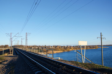Fototapeta na wymiar railway bridge passing through the river