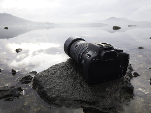 SLR fotoğraf makinesi