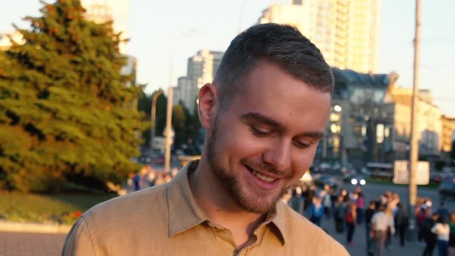 Man walks along the sidewalk in the city