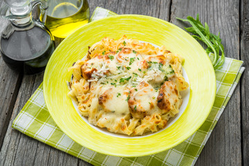 Pasta bake with broccoli and chicken