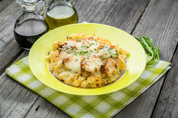 Pasta bake with broccoli and chicken