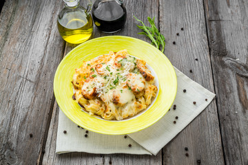 Pasta bake with broccoli and chicken