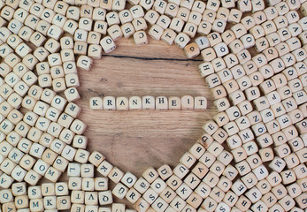 Krankheit Buchstaben Würfel auf einem Holzbrett