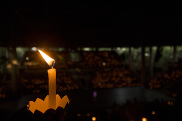 vela encendida en un espectaculo