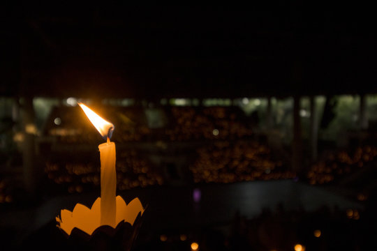 vela encendida en un espectaculo