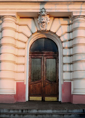 direct facade, educational institution door, building facade, relief on the building, lion, old architecture, staircase and door, background, entrance, arch, Kharkov