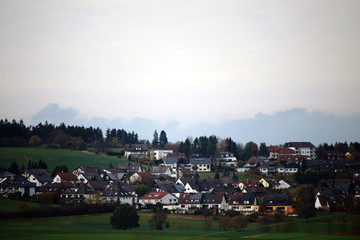 Blick &uuml;ber Watzenborn-Steinberg  / Der Blick &uuml;ber Landschaften und Wohnh&auml;user des Ortsteiles  Watzenborn-Steinberg. der Stadt Pohlheim im Landkreis Gie&szlig;en.
