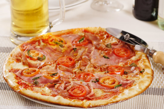 Pizza with ham and tomatoes