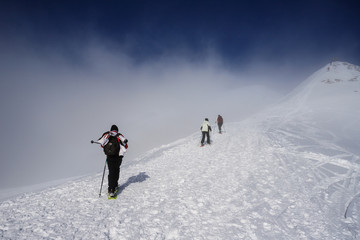 Fototapeta na wymiar alpinisti verso la cima di Piazzo - alpi Orobie