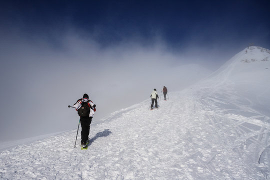 alpinisti verso la cima di Piazzo - alpi Orobie
