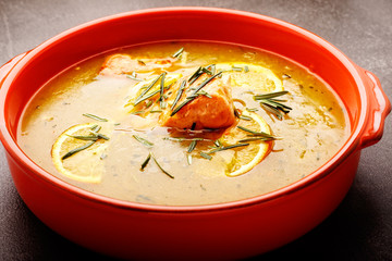 lachsfilet in orangen soße