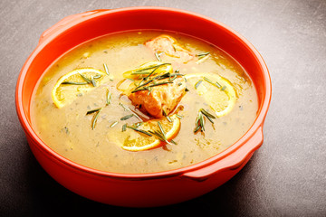 lachsfilet in orangen soße