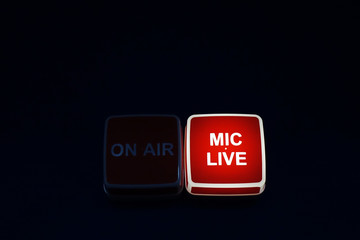 Signal about inclusion of a microphone in the Studio.