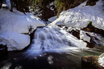 cascade de b&eacute;nasque