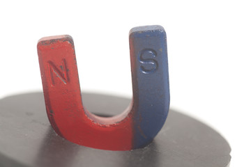 Round and horseshoe magnets