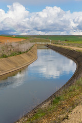  Canal de distribucion de Agua para Riego