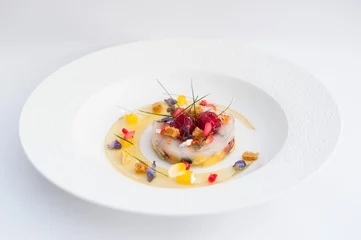 Velours gordijnen scallop carpaccio with raspberries © natoulle