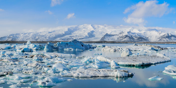 J&ouml;kuls&aacute;rl&oacute;n - Iceberg Lagoon in Iceland