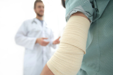 Obraz premium orthopedist talking with the patient.