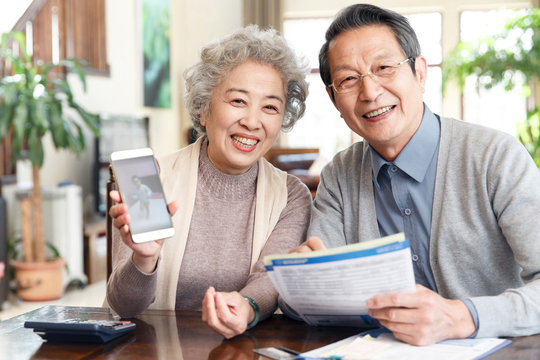 Elderly couples are managing finances