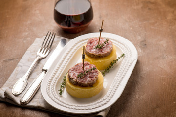 polenta with sausage and red wine