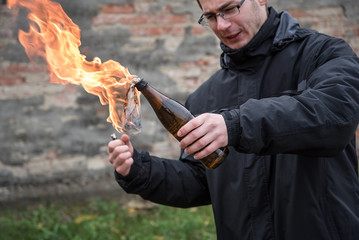 Man attack with molotov cocktail