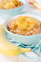 Oatmeal with caramelized bananas