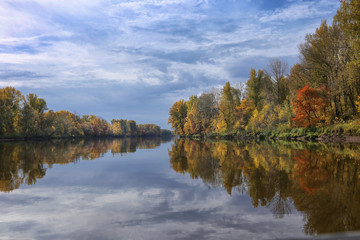 Fototapeta na wymiar landscape with river and autumn forest on the high bank.
